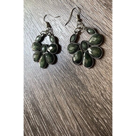 Vintage Green Earrings Pedal Floral Plant Silver Green Boho Western Style - Picture 2 of 6